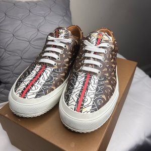 Burberry canvas sneaker